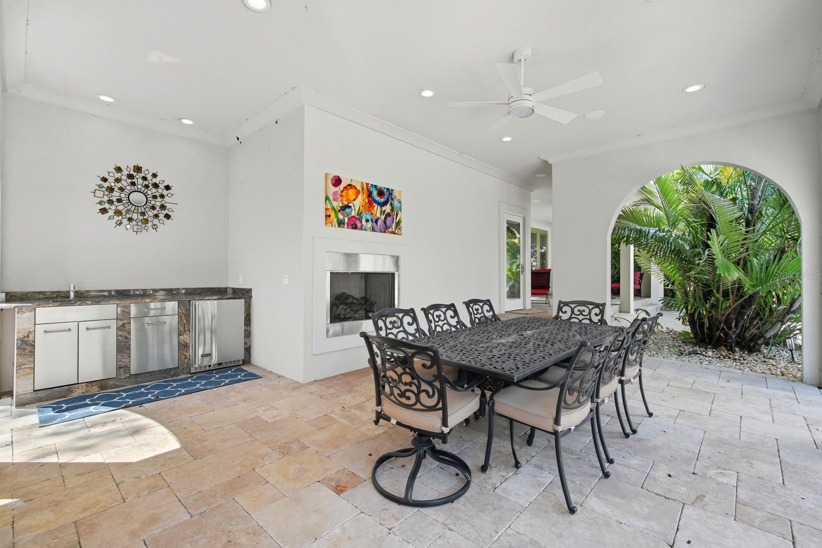 V4944387 Property Photo