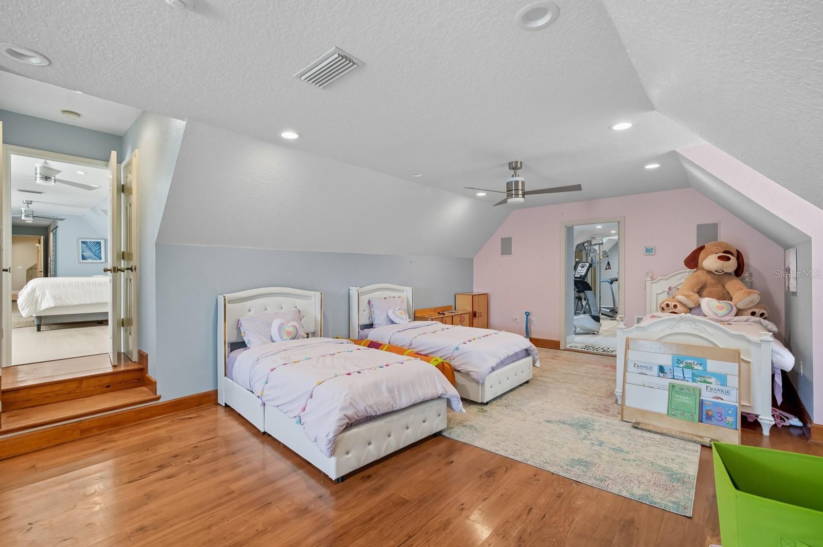 V4944387 Property Photo