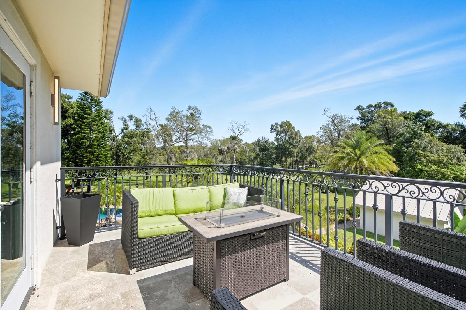 V4944387 Property Photo