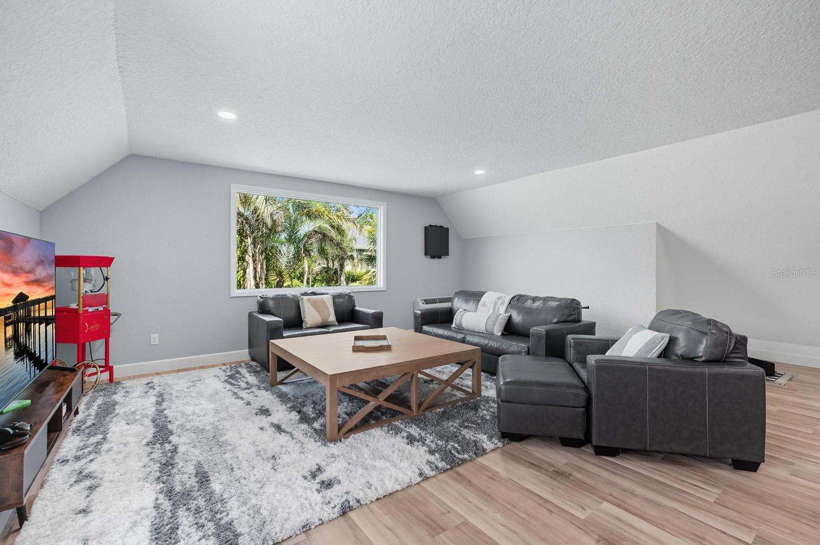 V4944387 Property Photo