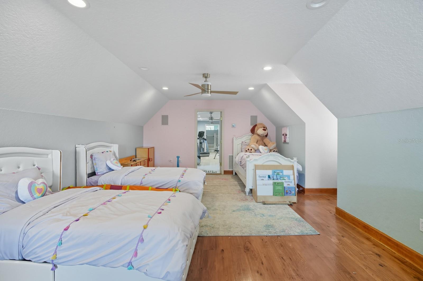 V4944387 Property Photo