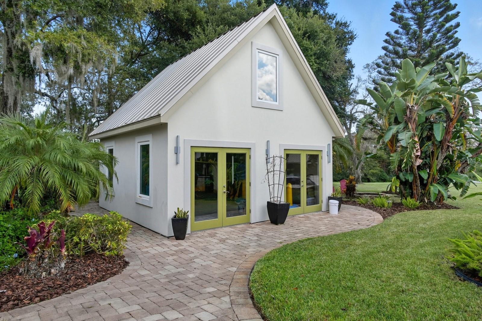 V4944387 Property Photo