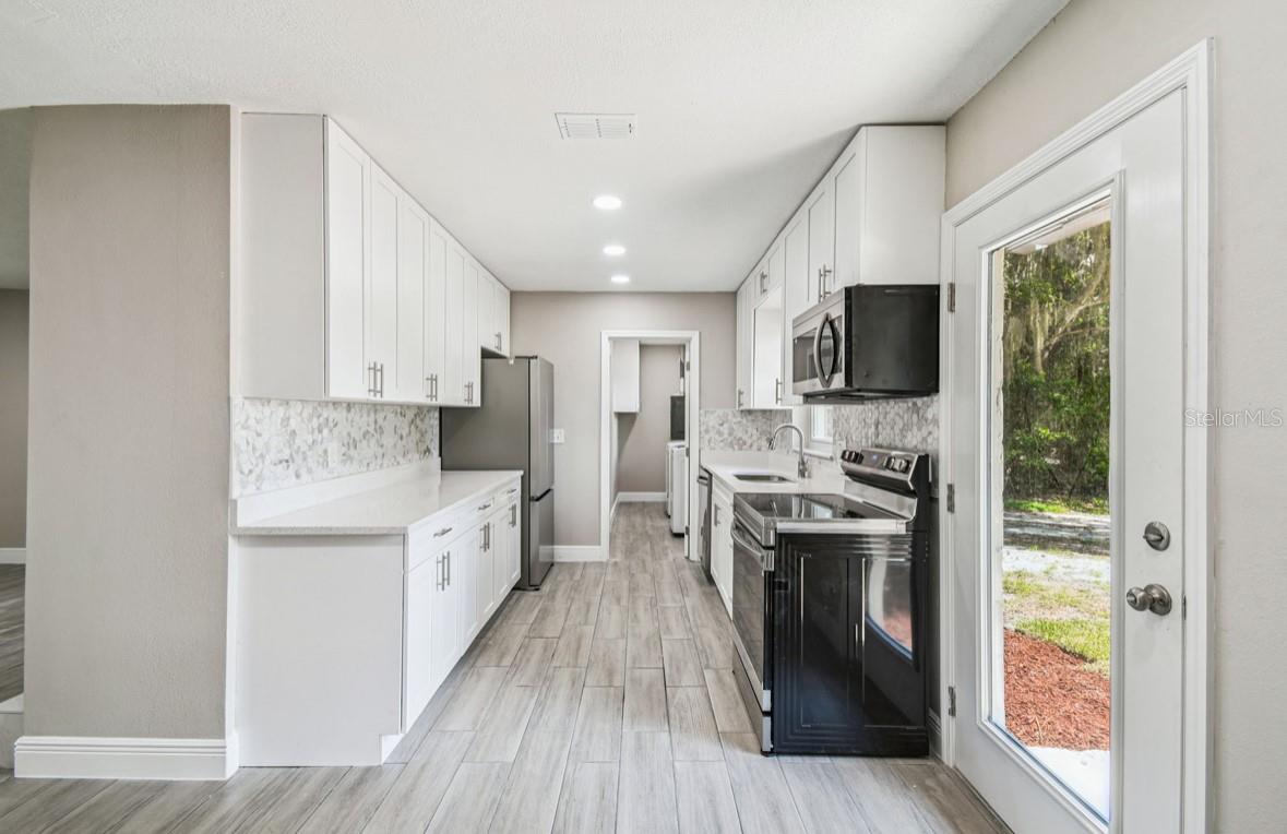 18216 STATE ROAD 52, LAND O LAKES, FL, 34638