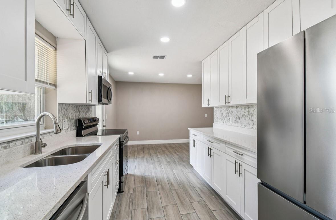 18216 STATE ROAD 52, LAND O LAKES, FL, 34638