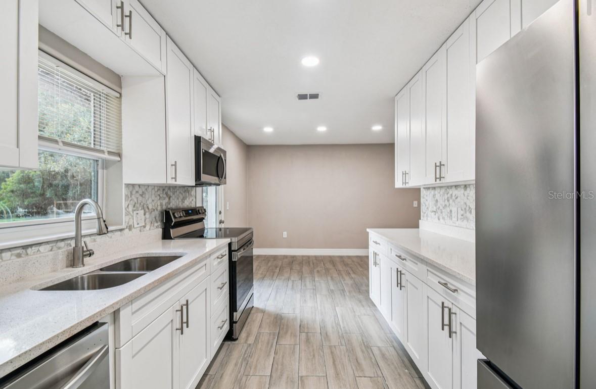 18216 STATE ROAD 52, LAND O LAKES, FL, 34638