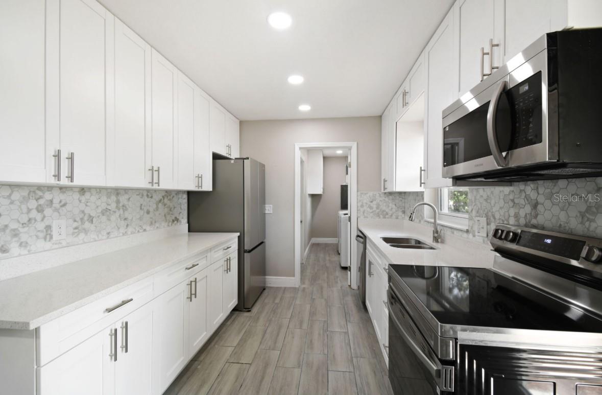 18216 STATE ROAD 52, LAND O LAKES, FL, 34638