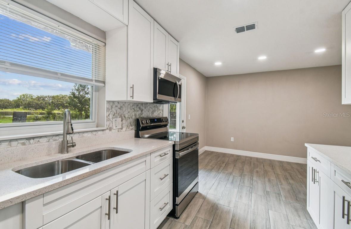 18216 STATE ROAD 52, LAND O LAKES, FL, 34638