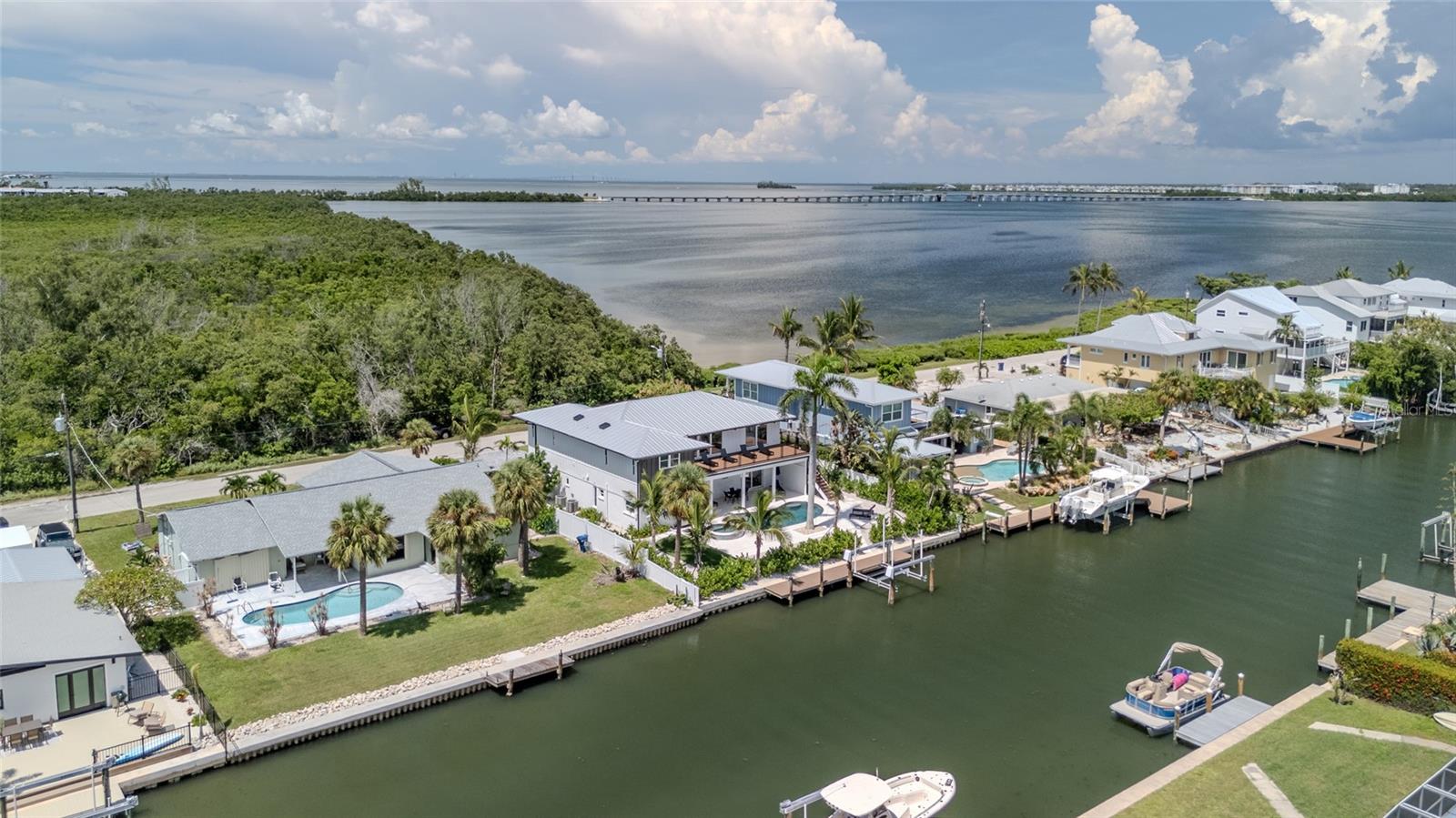 TB8418360 Property Photo