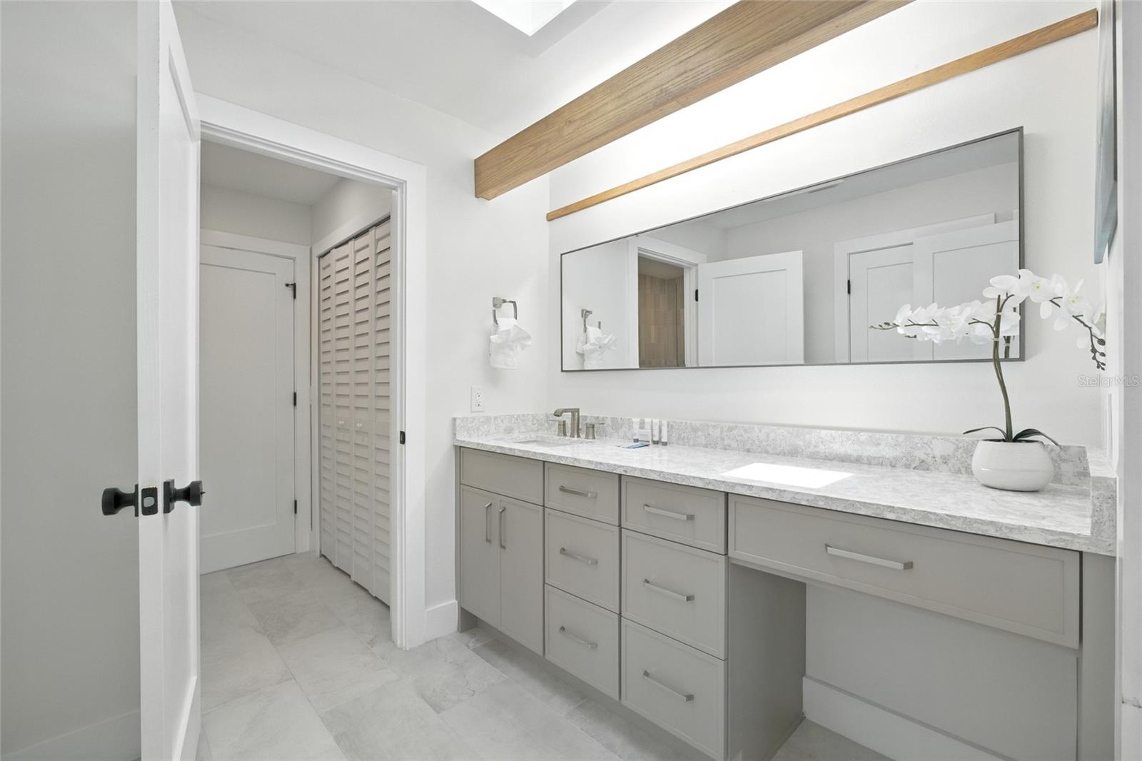 TB8418360 Property Photo