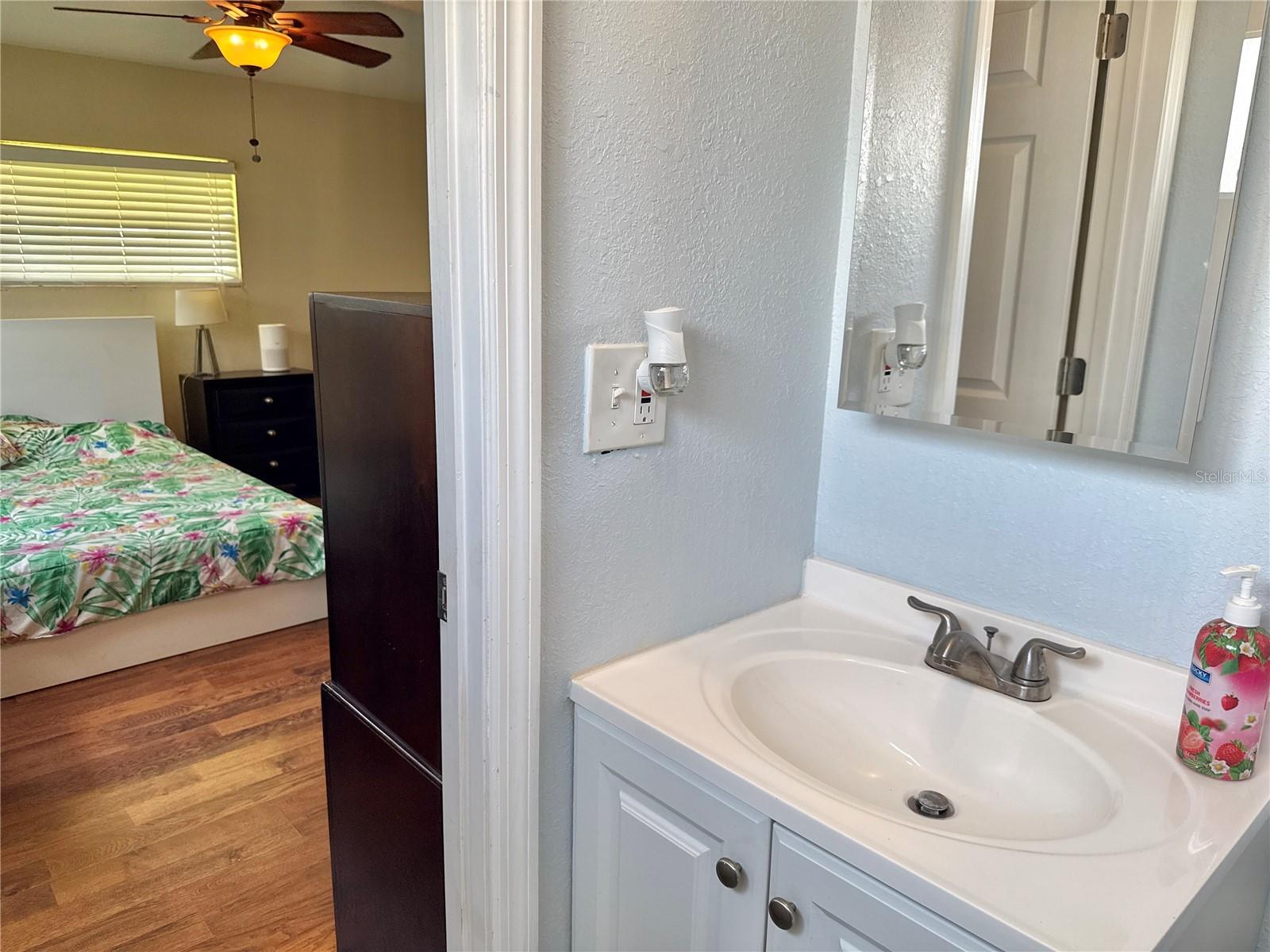 TB8418434 Property Photo