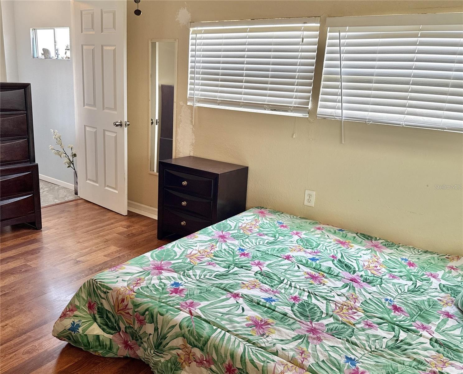 TB8418434 Property Photo