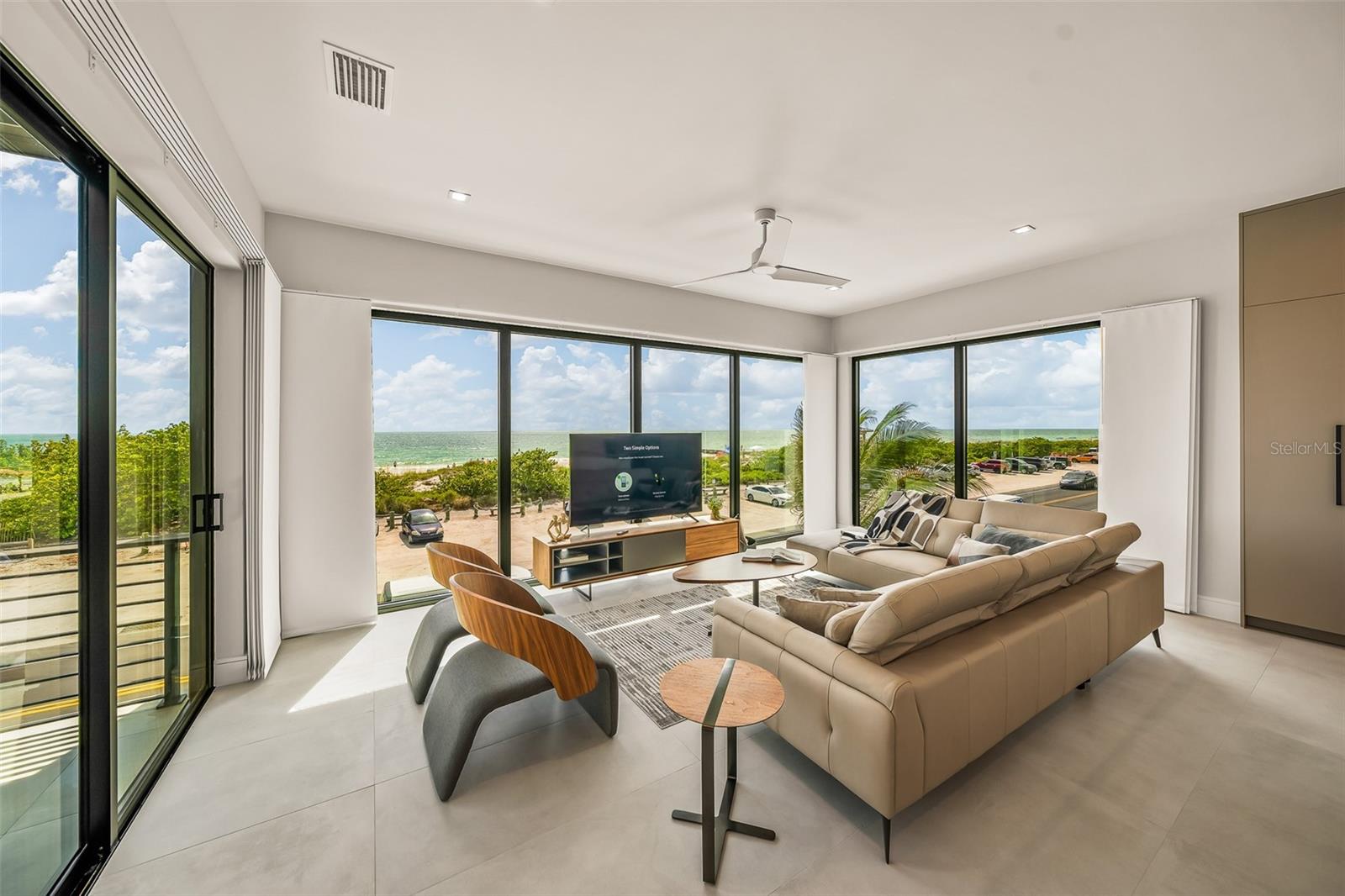 TB8418453 Property Photo