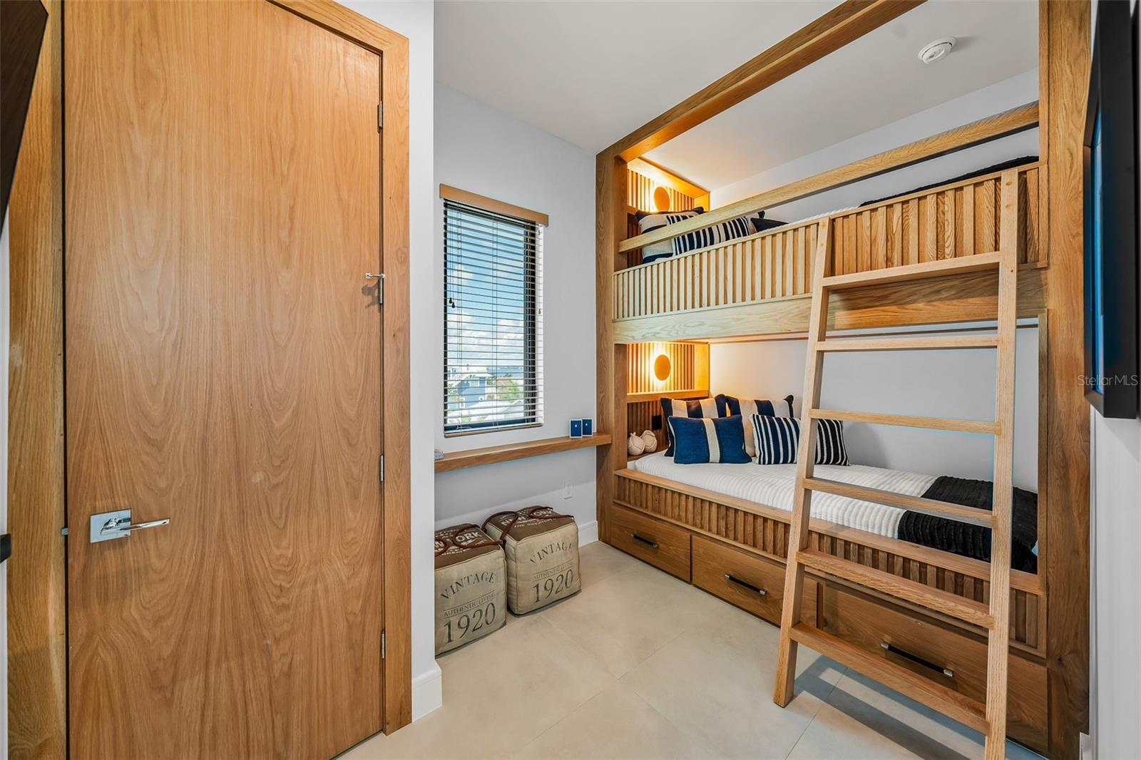 TB8418453 Property Photo