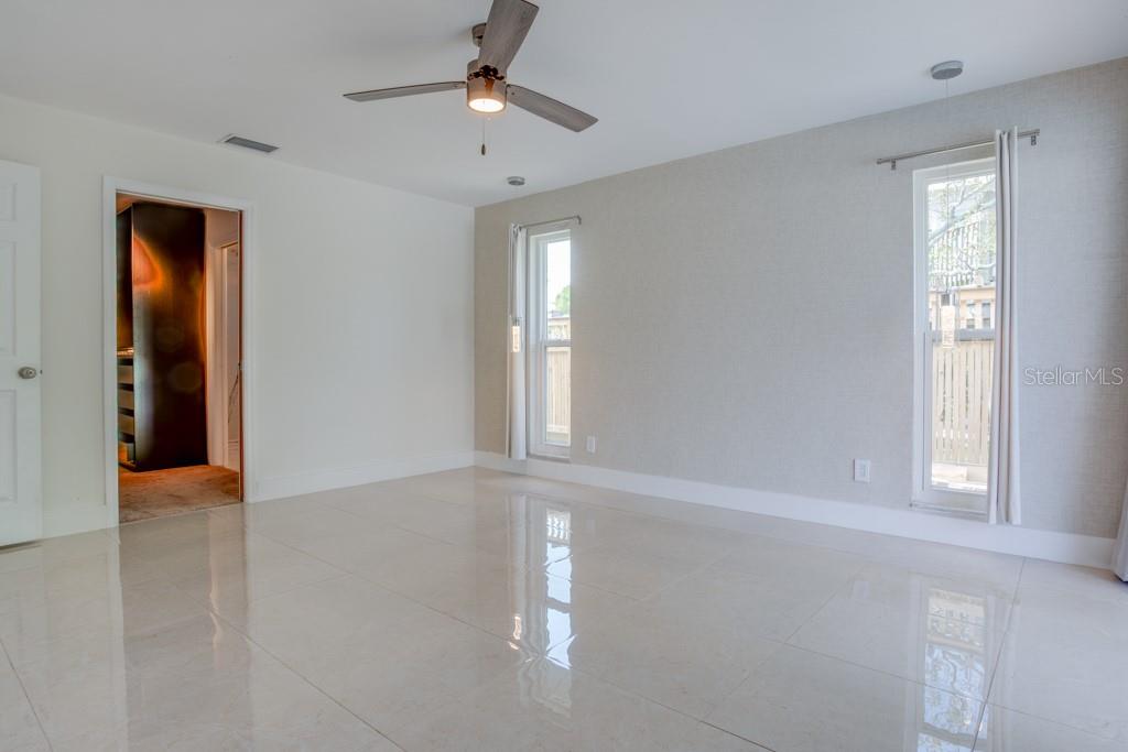 4098 BEACH DR SE, ST PETERSBURG, FL, 33705