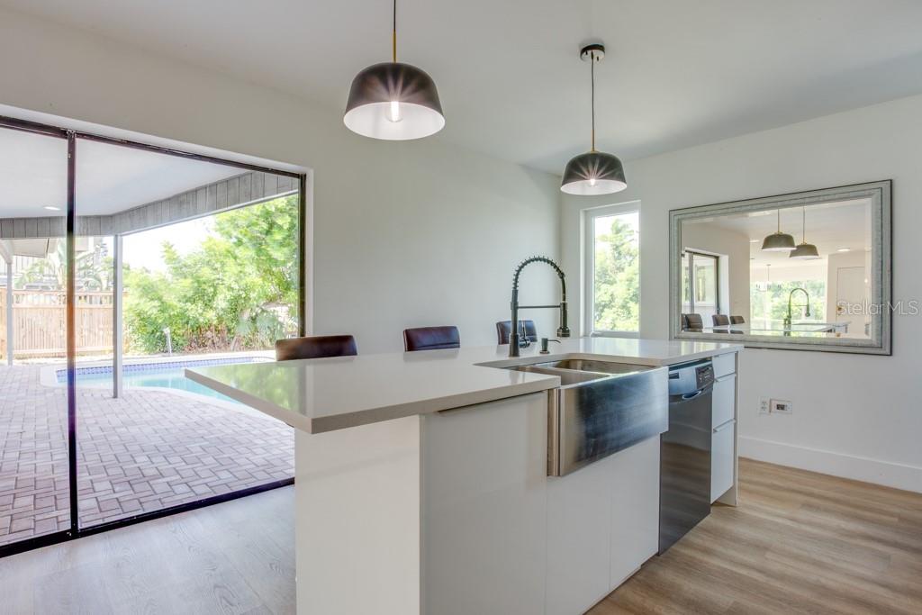 4098 BEACH DR SE, ST PETERSBURG, FL, 33705