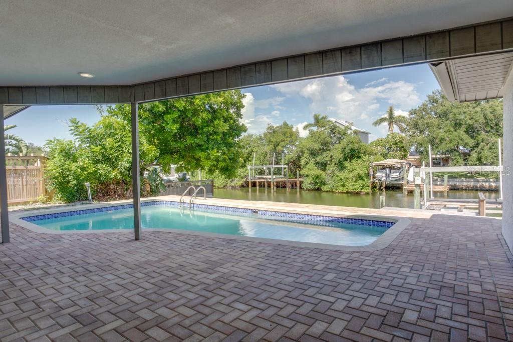 4098 BEACH DR SE, ST PETERSBURG, FL, 33705