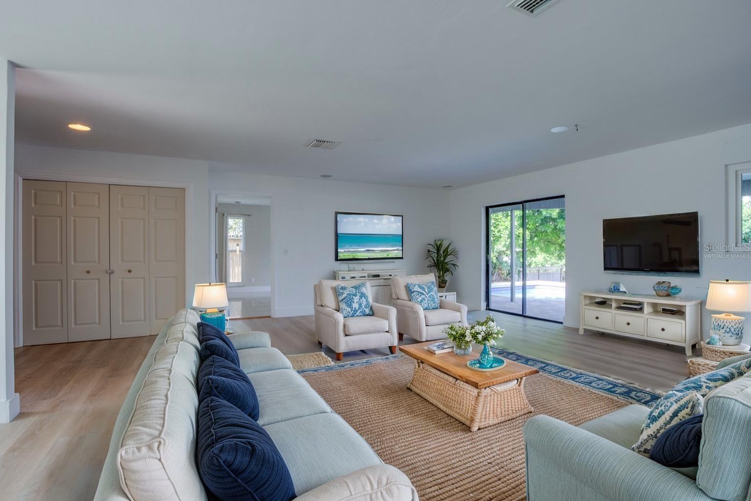 4098 BEACH DR SE, ST PETERSBURG, FL, 33705