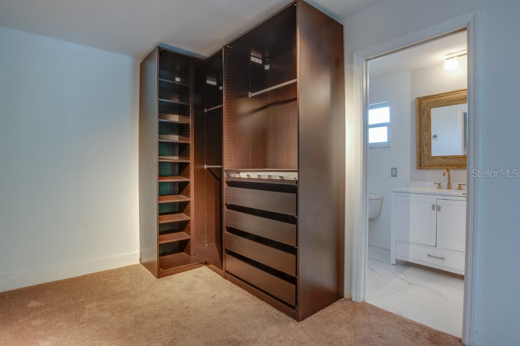 4098 BEACH DR SE, ST PETERSBURG, FL, 33705