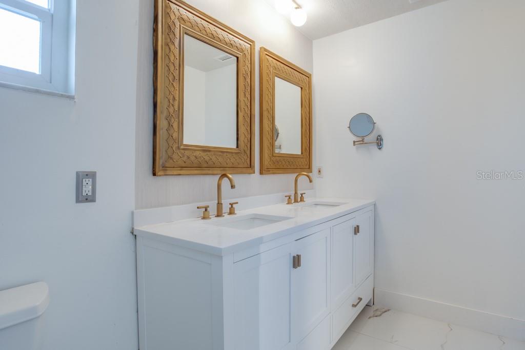 4098 BEACH DR SE, ST PETERSBURG, FL, 33705