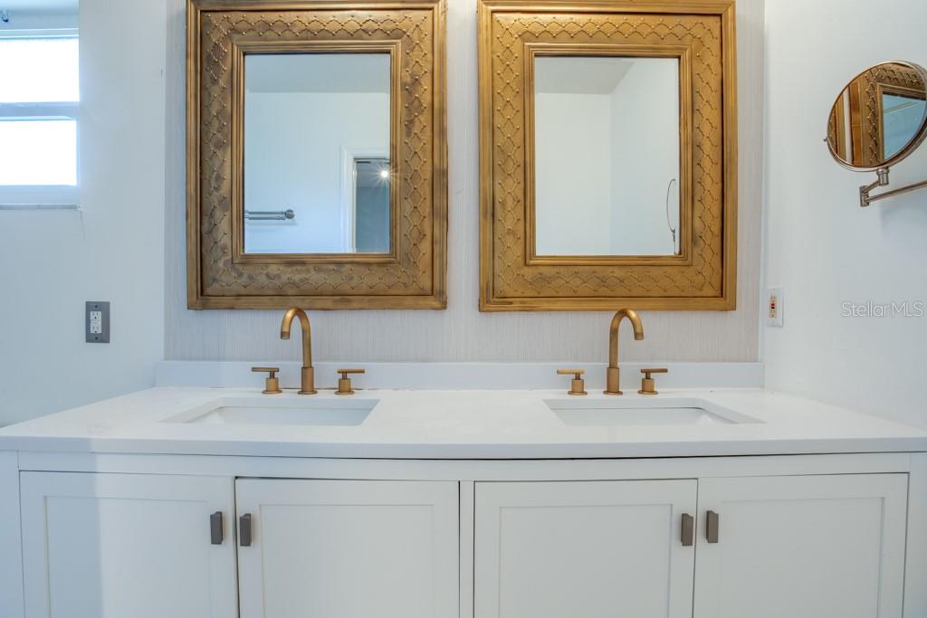 4098 BEACH DR SE, ST PETERSBURG, FL, 33705