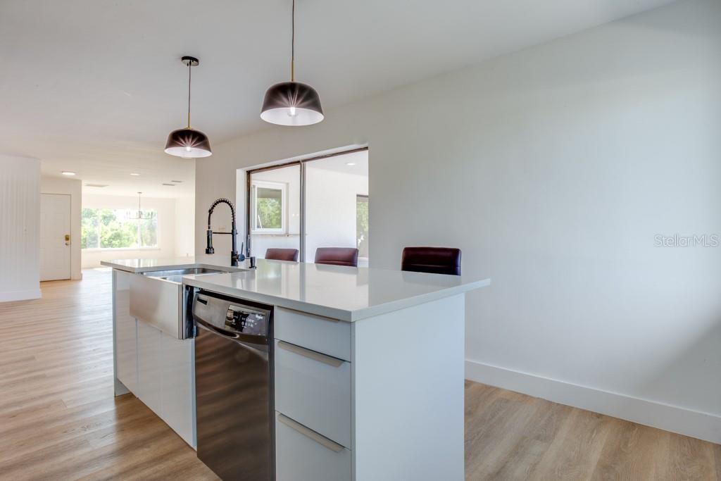 4098 BEACH DR SE, ST PETERSBURG, FL, 33705