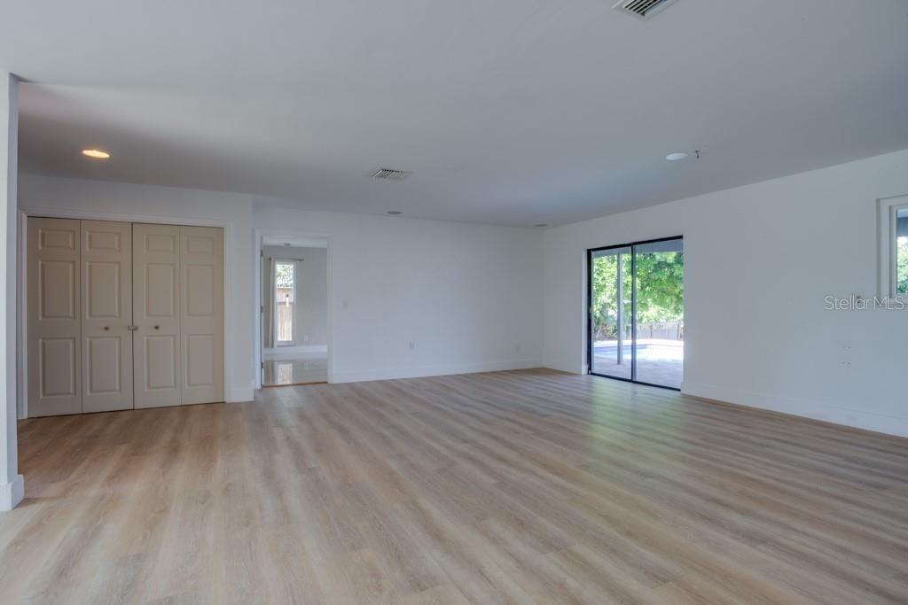 4098 BEACH DR SE, ST PETERSBURG, FL, 33705