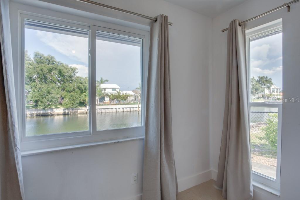 4098 BEACH DR SE, ST PETERSBURG, FL, 33705