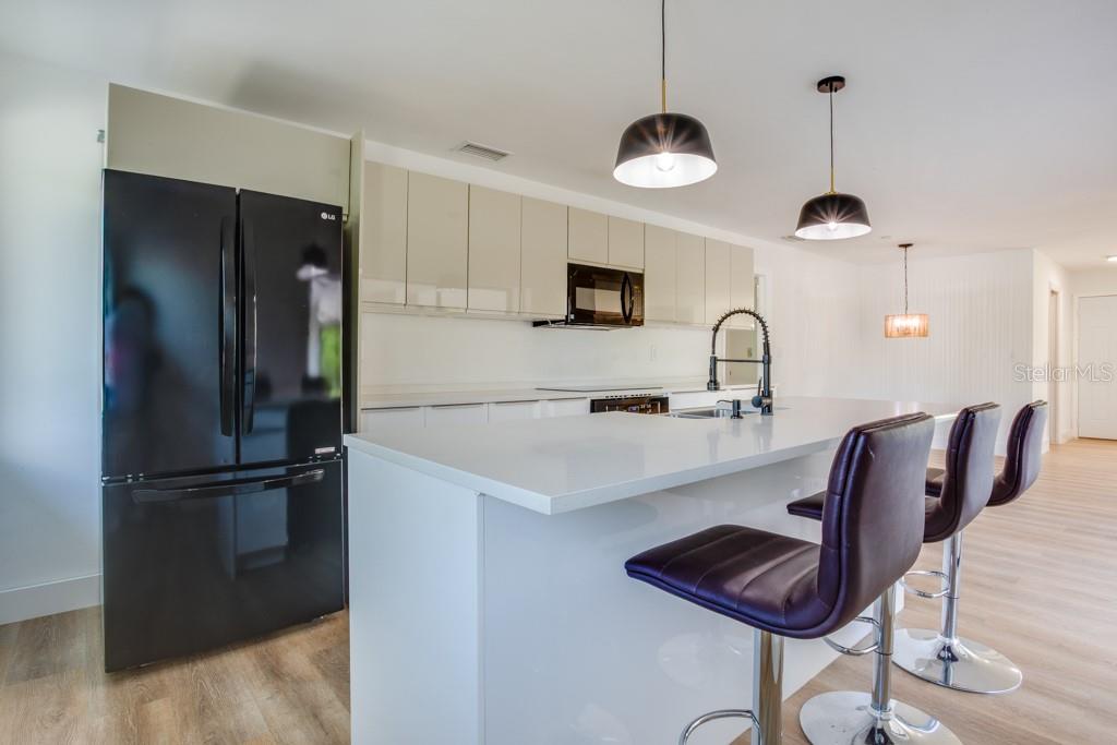 4098 BEACH DR SE, ST PETERSBURG, FL, 33705