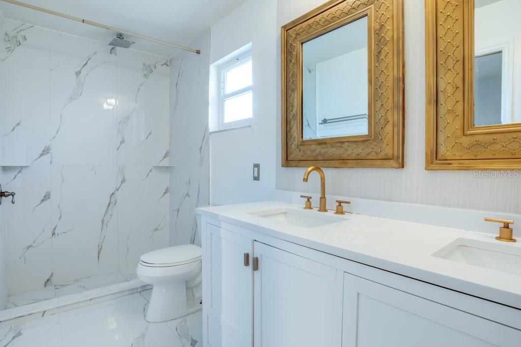 4098 BEACH DR SE, ST PETERSBURG, FL, 33705