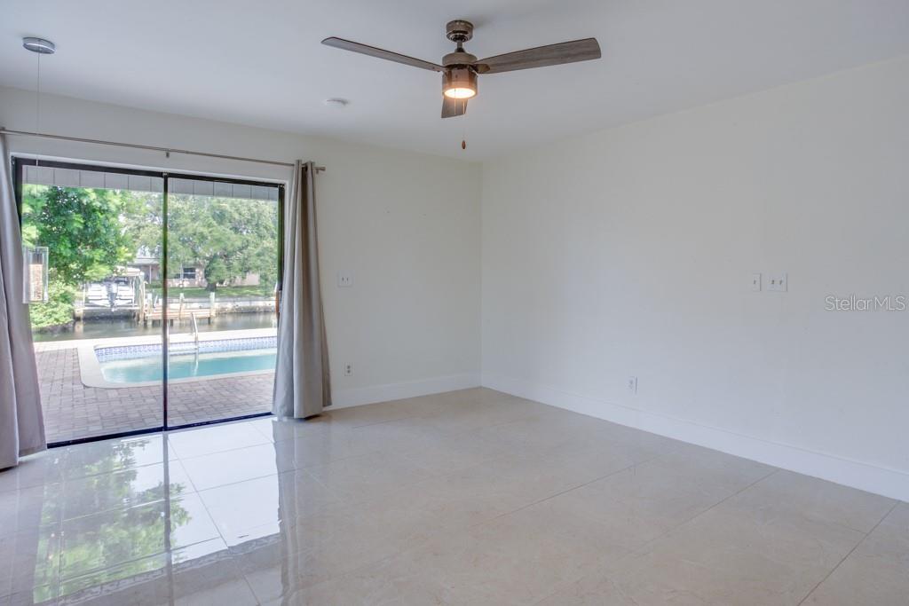 4098 BEACH DR SE, ST PETERSBURG, FL, 33705