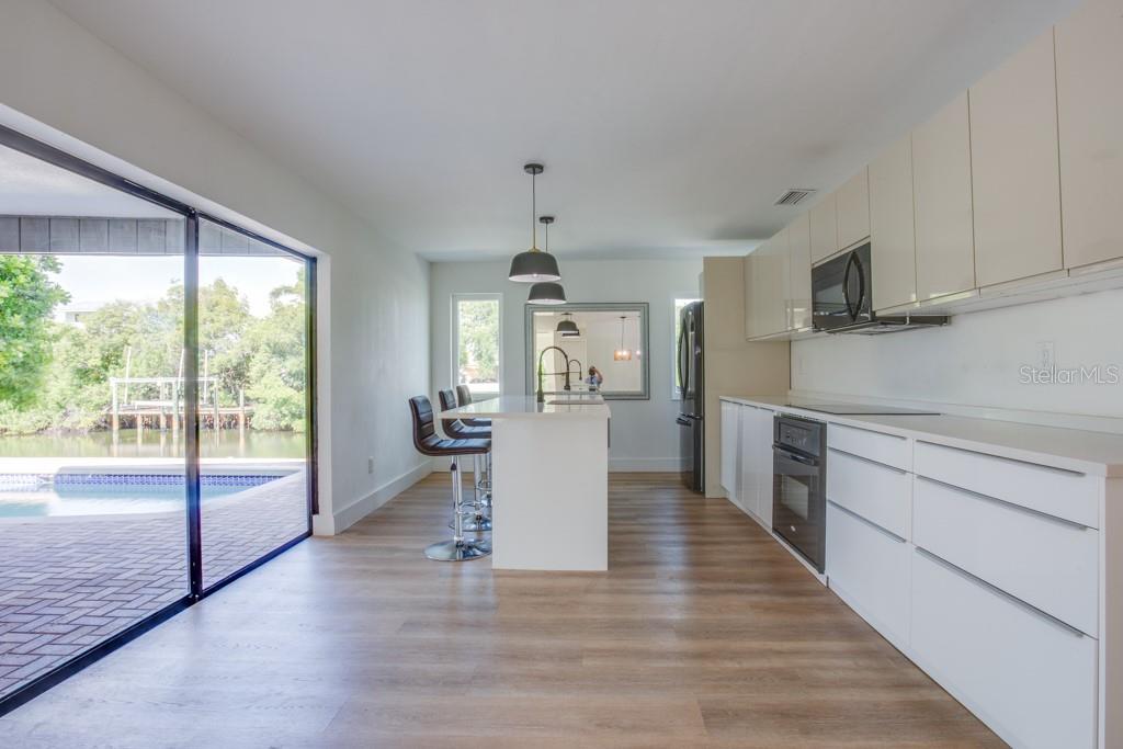 4098 BEACH DR SE, ST PETERSBURG, FL, 33705