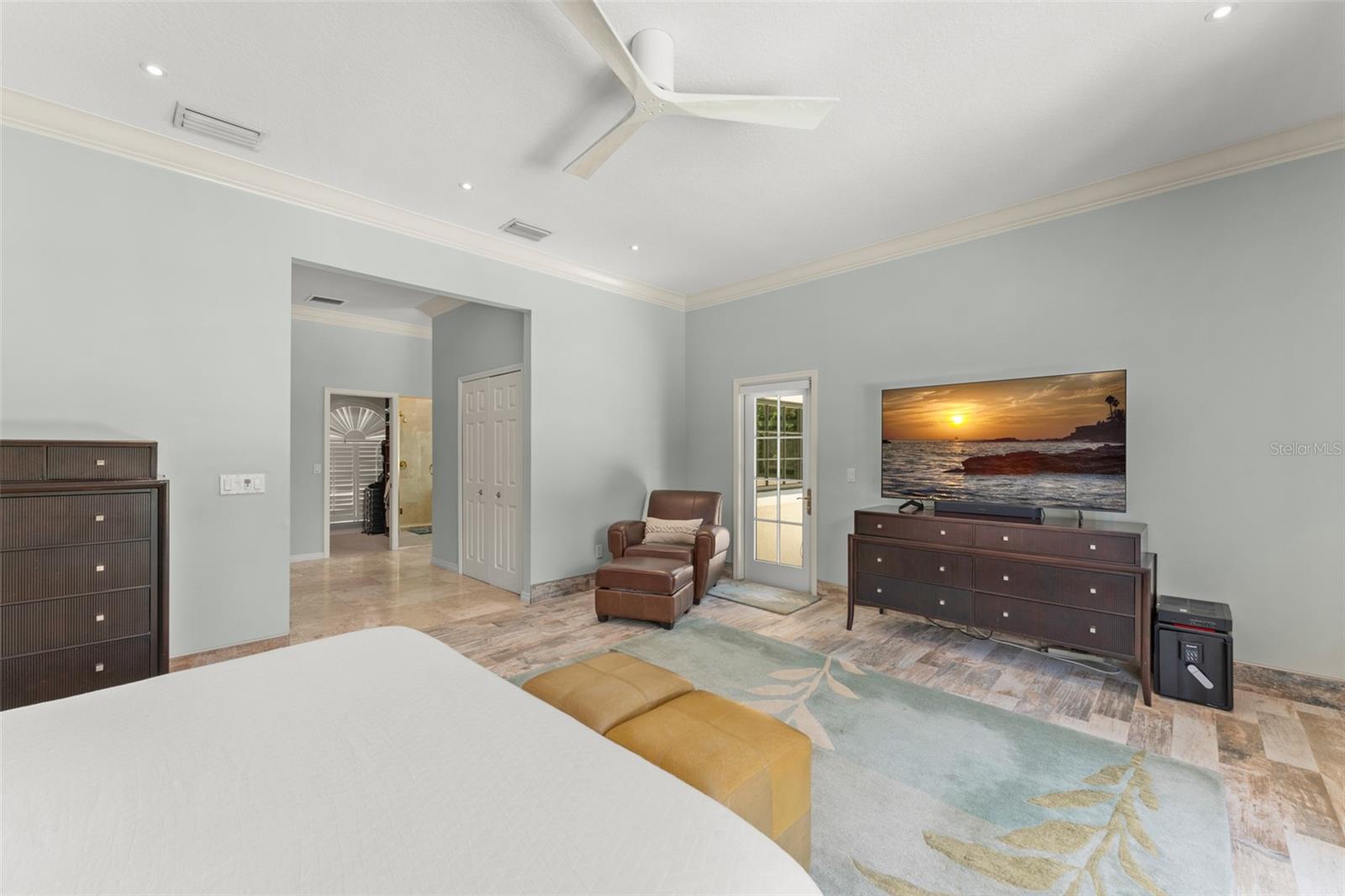 O6336655 Property Photo