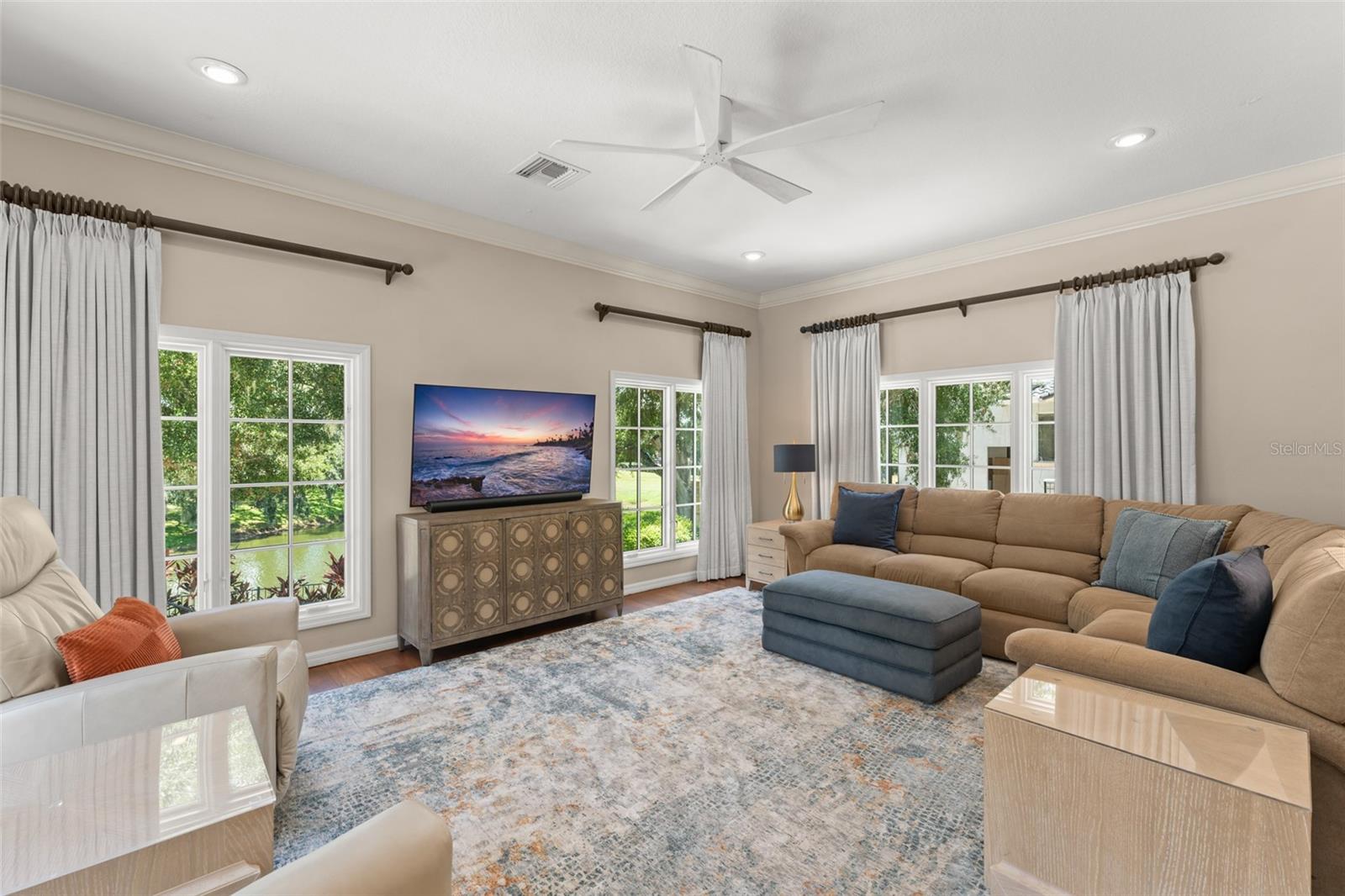 O6336655 Property Photo