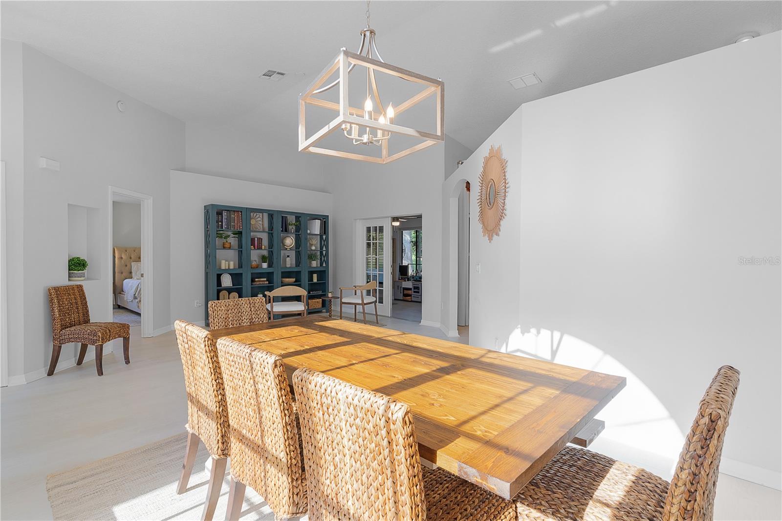 5252 GROVE MNR, LADY LAKE, FL, 32159