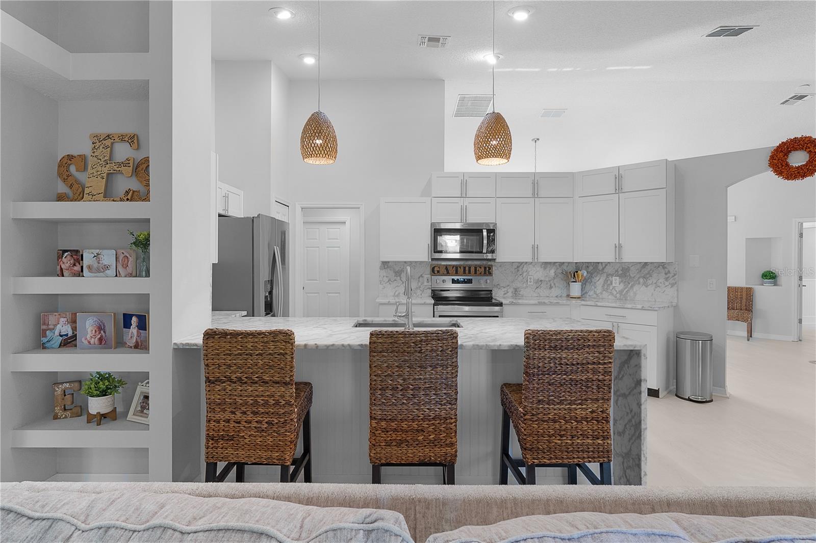 5252 GROVE MNR, LADY LAKE, FL, 32159