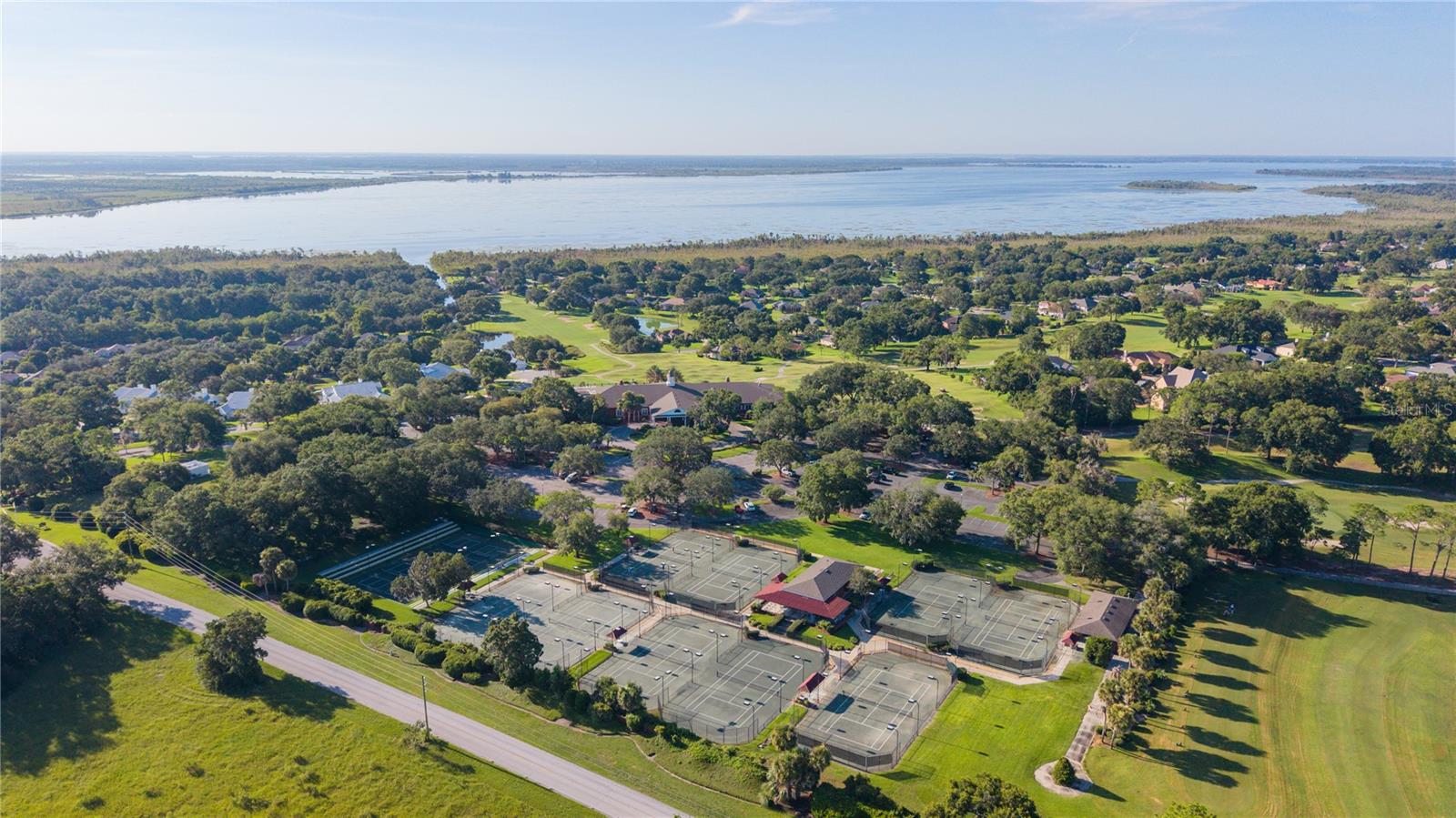 5252 GROVE MNR, LADY LAKE, FL, 32159