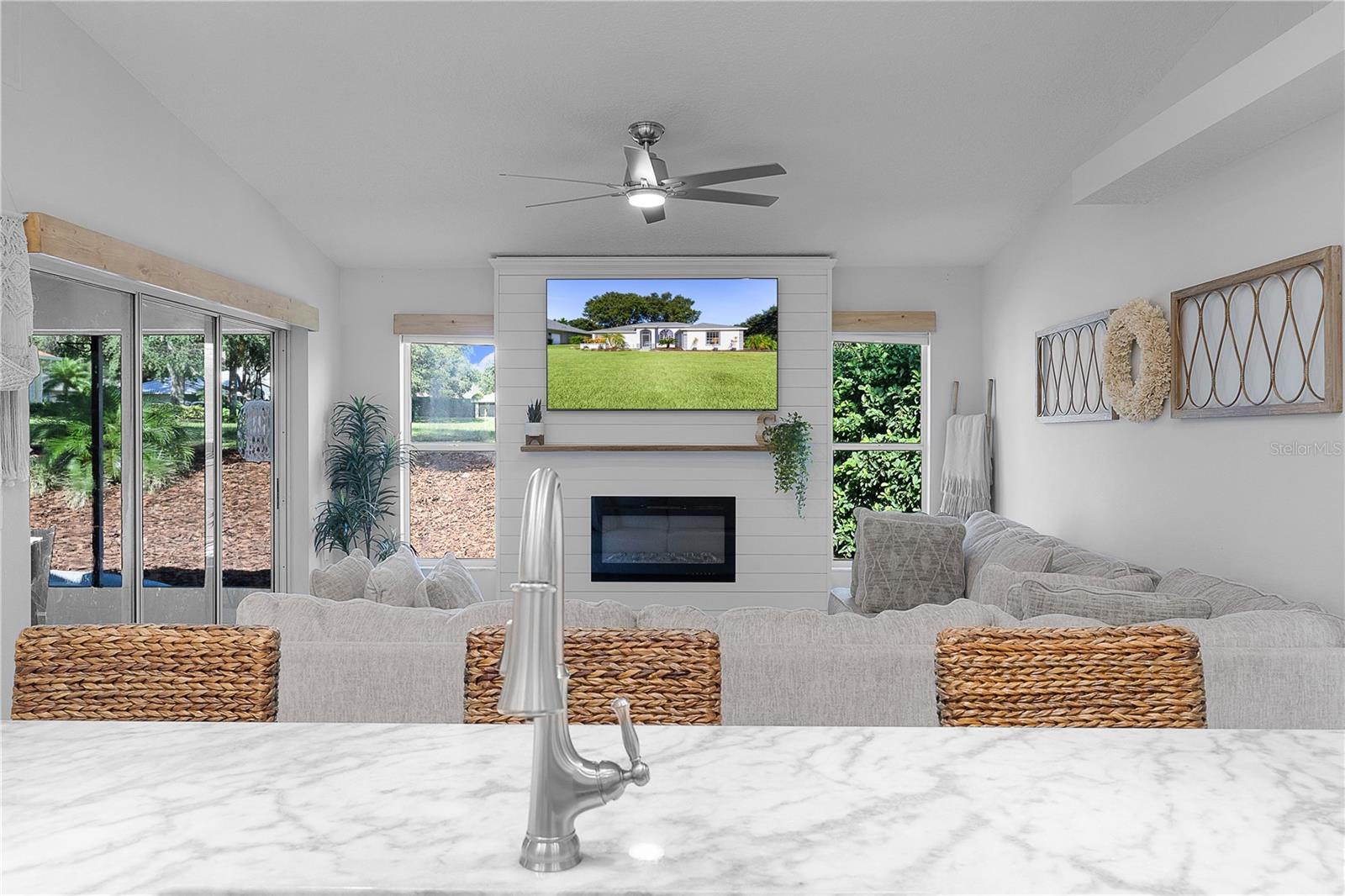 5252 GROVE MNR, LADY LAKE, FL, 32159