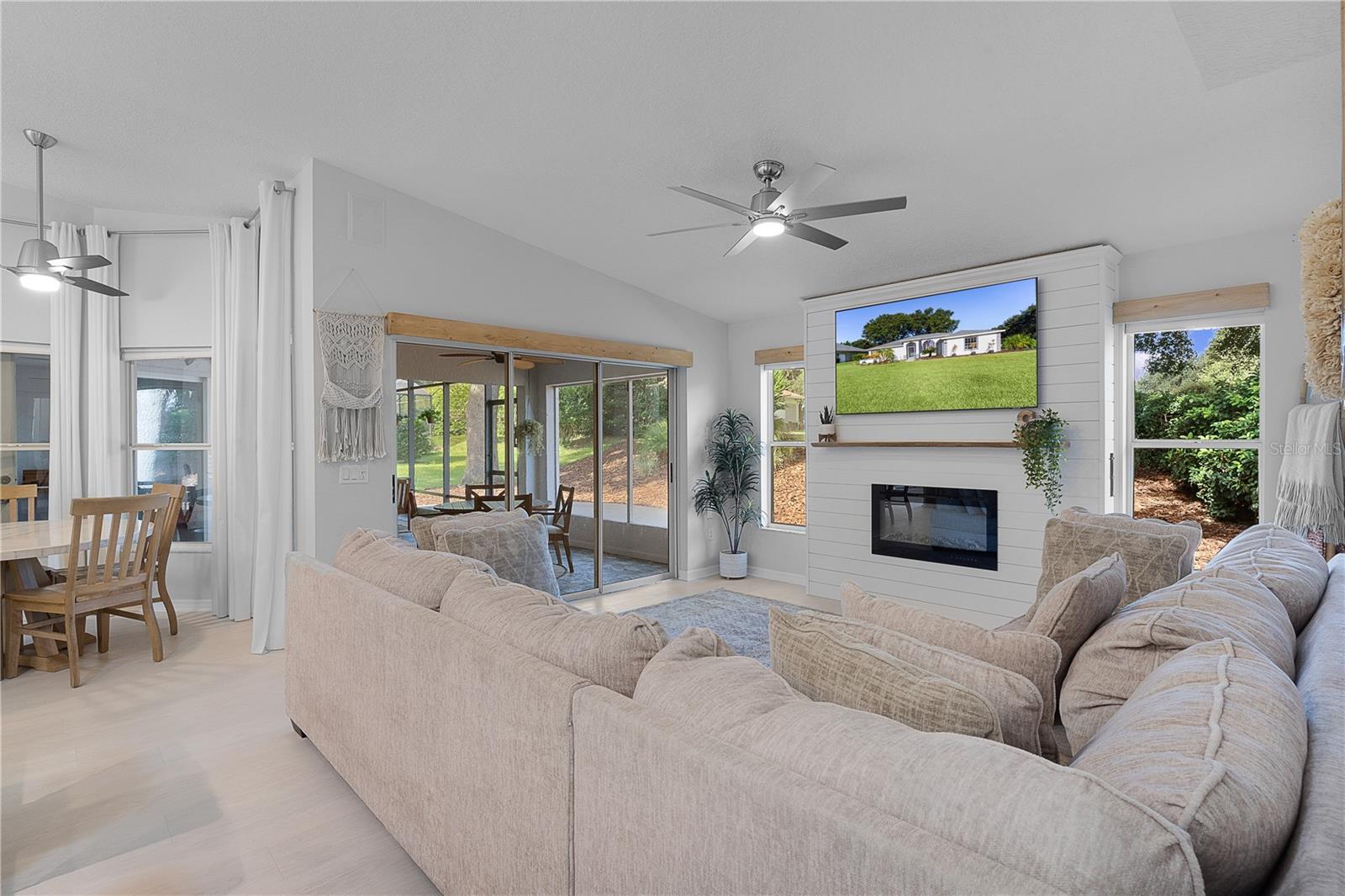 5252 GROVE MNR, LADY LAKE, FL, 32159