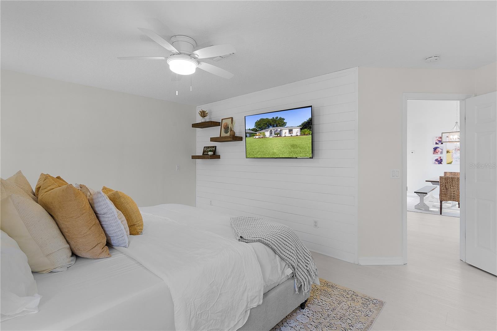 5252 GROVE MNR, LADY LAKE, FL, 32159