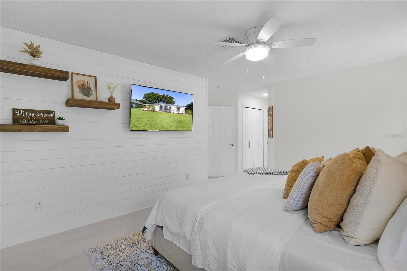 5252 GROVE MNR, LADY LAKE, FL, 32159