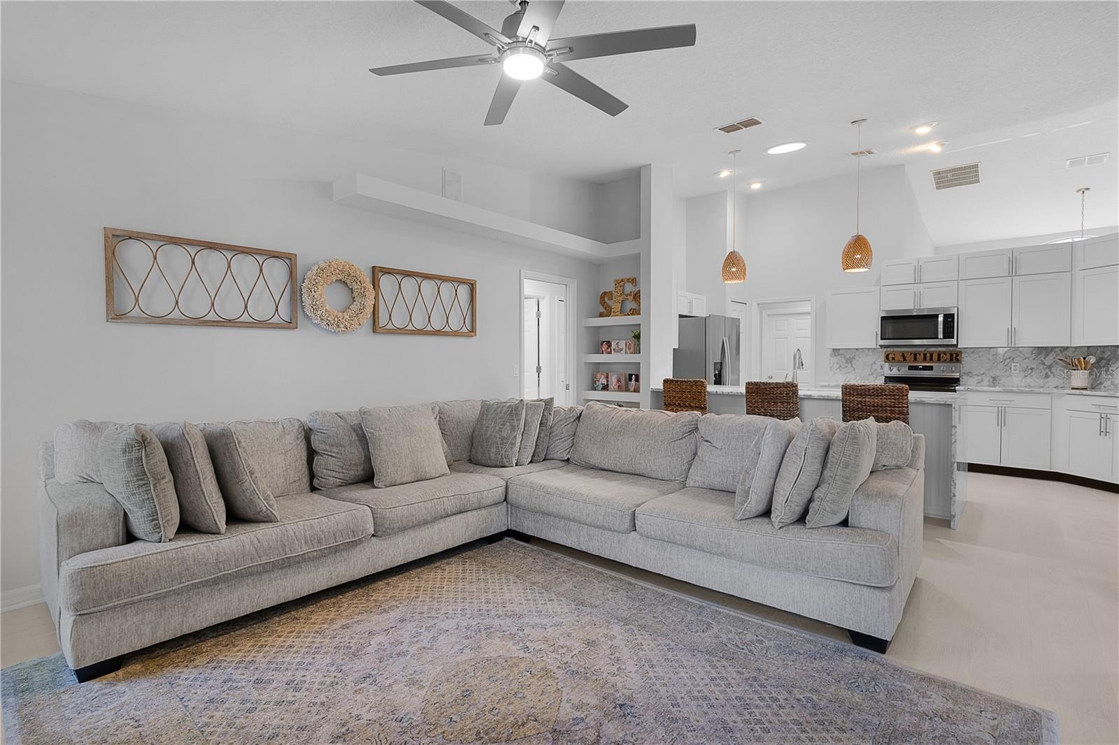 5252 GROVE MNR, LADY LAKE, FL, 32159