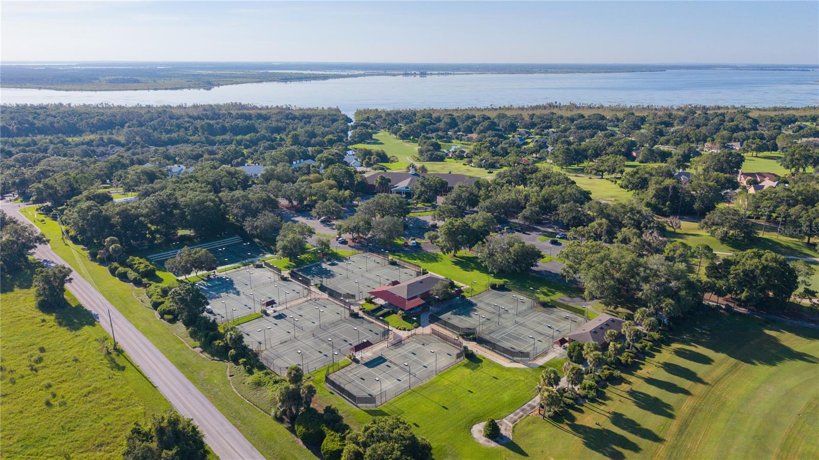 5252 GROVE MNR, LADY LAKE, FL, 32159