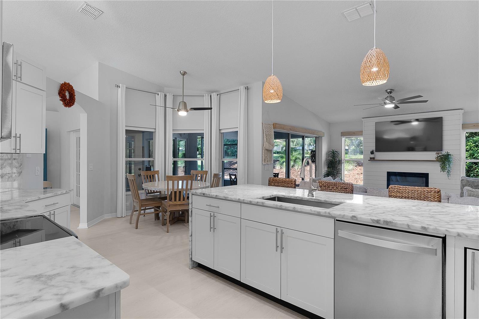 5252 GROVE MNR, LADY LAKE, FL, 32159