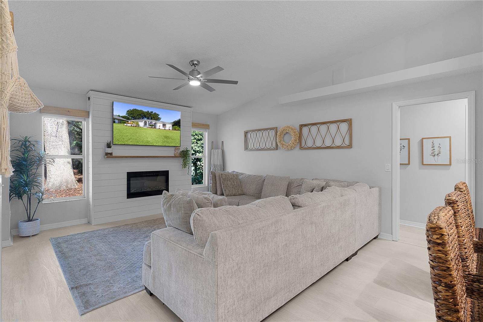 5252 GROVE MNR, LADY LAKE, FL, 32159