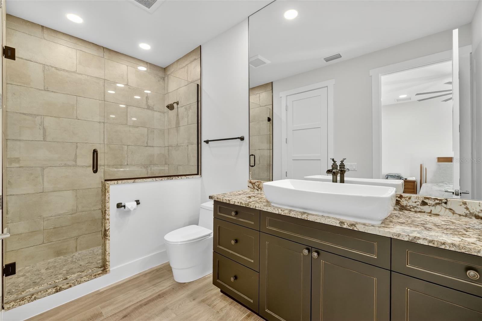 O6336679 Property Photo