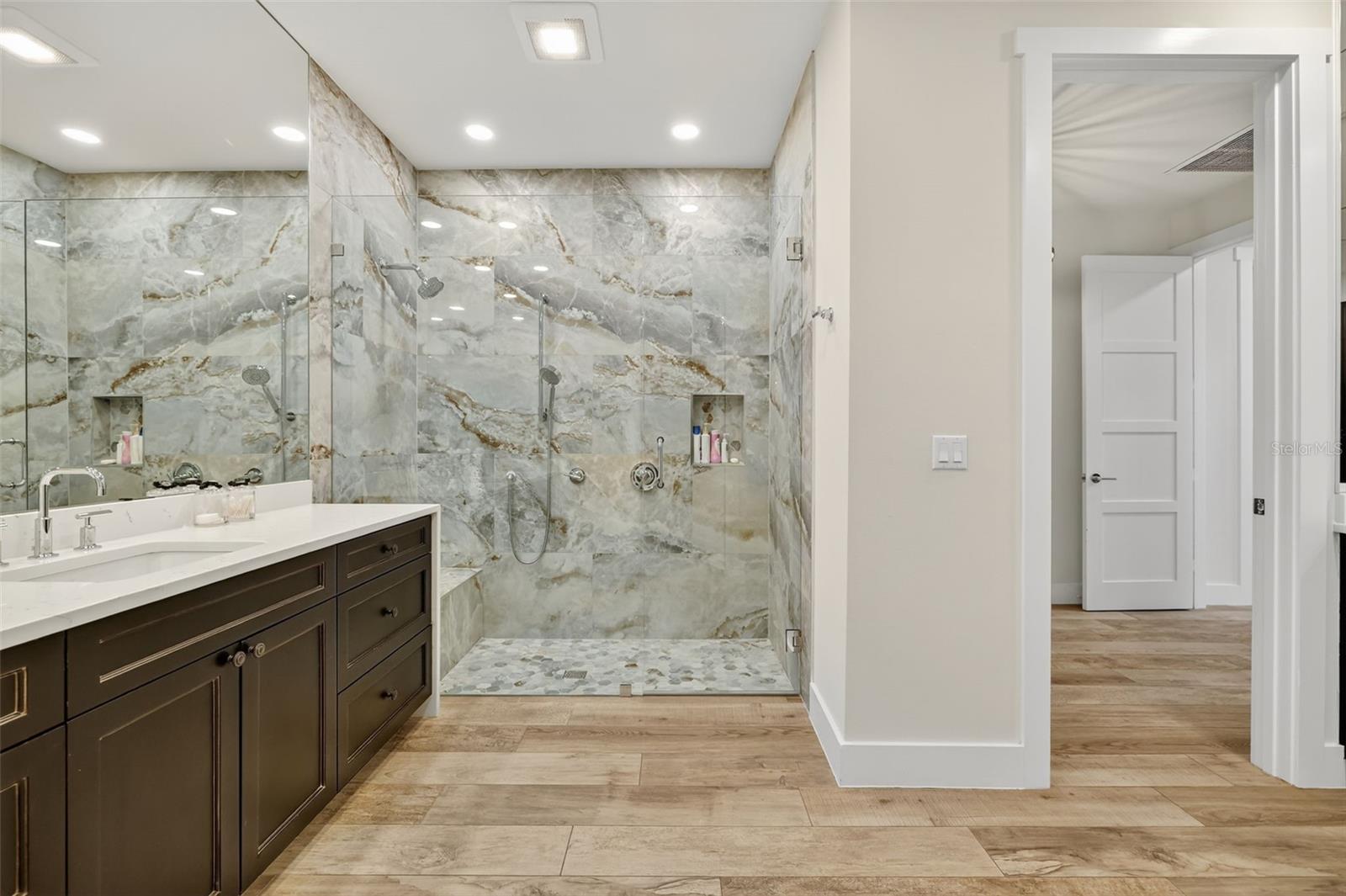 O6336679 Property Photo