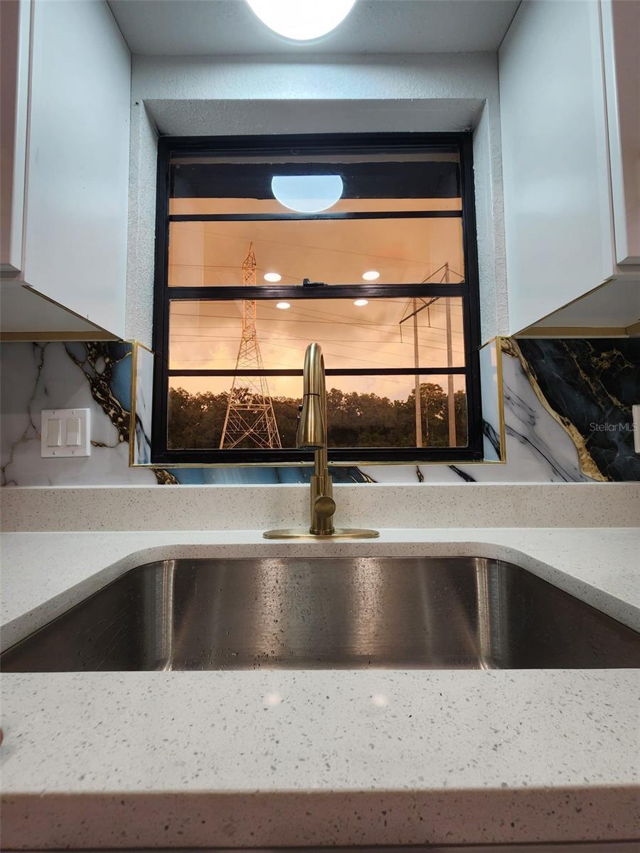 8058 DEERWOOD CIR, TAMPA, FL, 33610