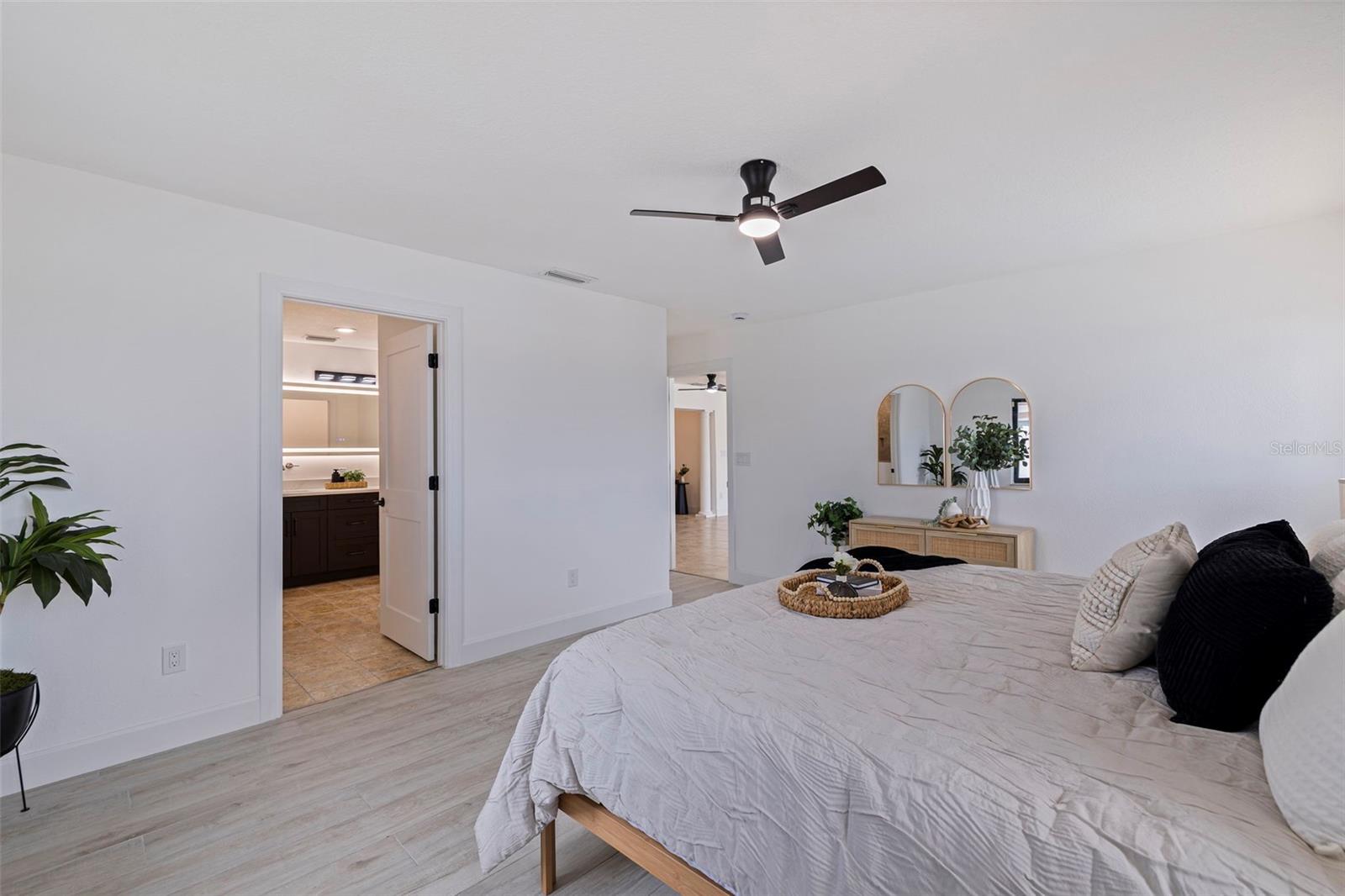 565 CRYSTAL DR, MADEIRA BEACH, FL, 33708