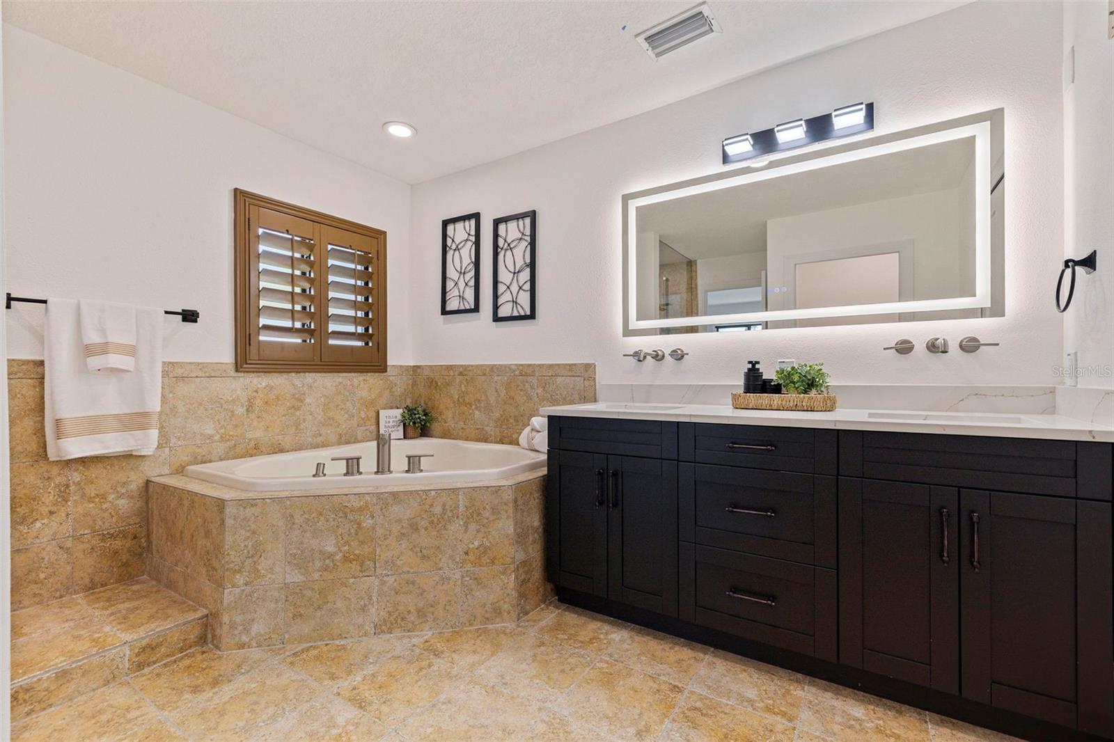 565 CRYSTAL DR, MADEIRA BEACH, FL, 33708