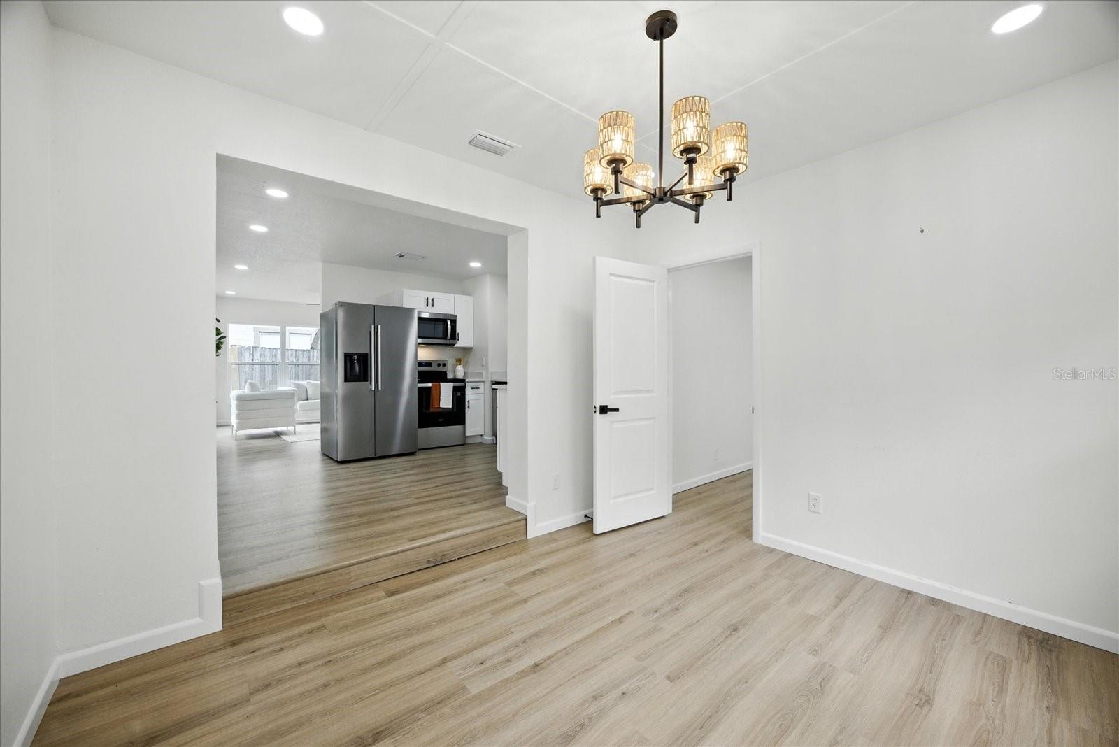 1009 E CRAWFORD ST, TAMPA, FL, 33604